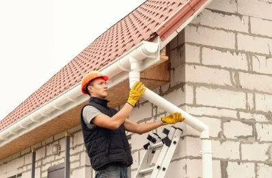 Pose et remplacement de gouttières à Verrières